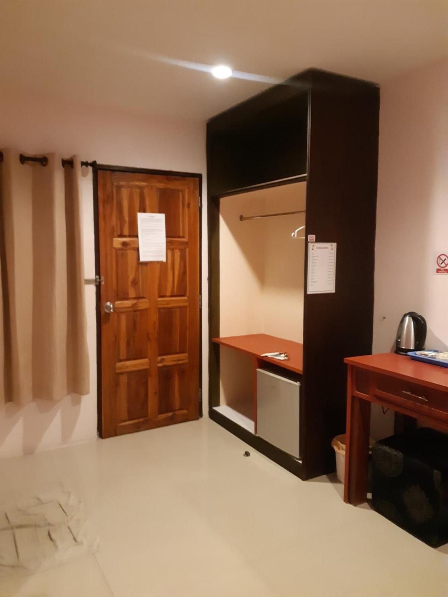 สบาย เฮ้าส์ Hotel เกาะพีพี ภายนอก รูปภาพ