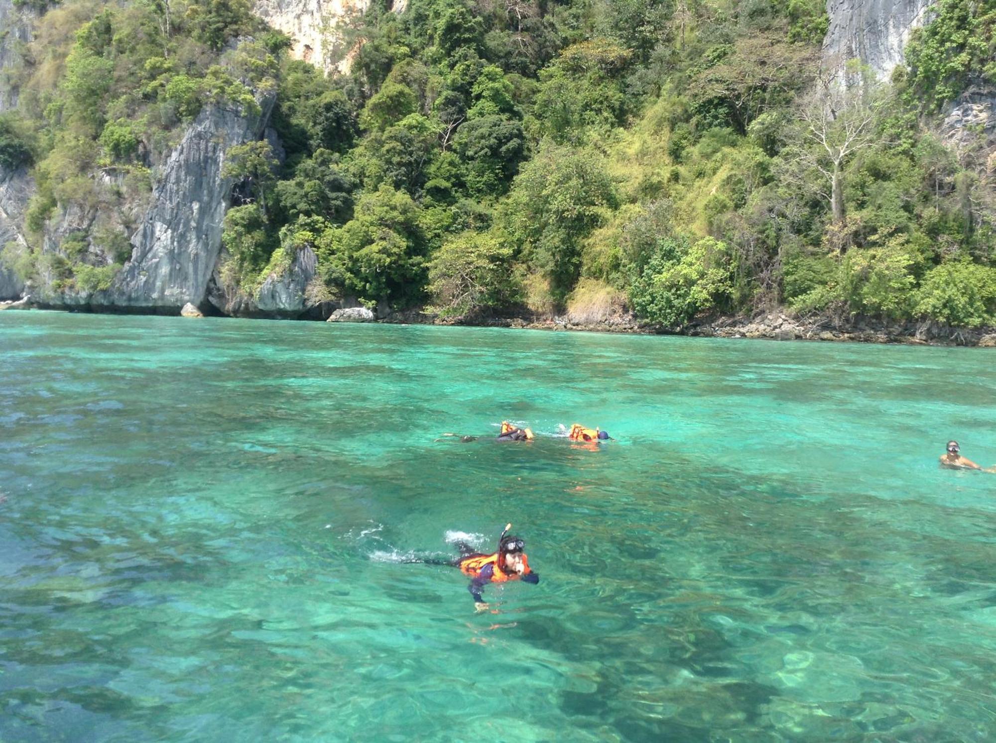 สบาย เฮ้าส์ Hotel เกาะพีพี ภายนอก รูปภาพ